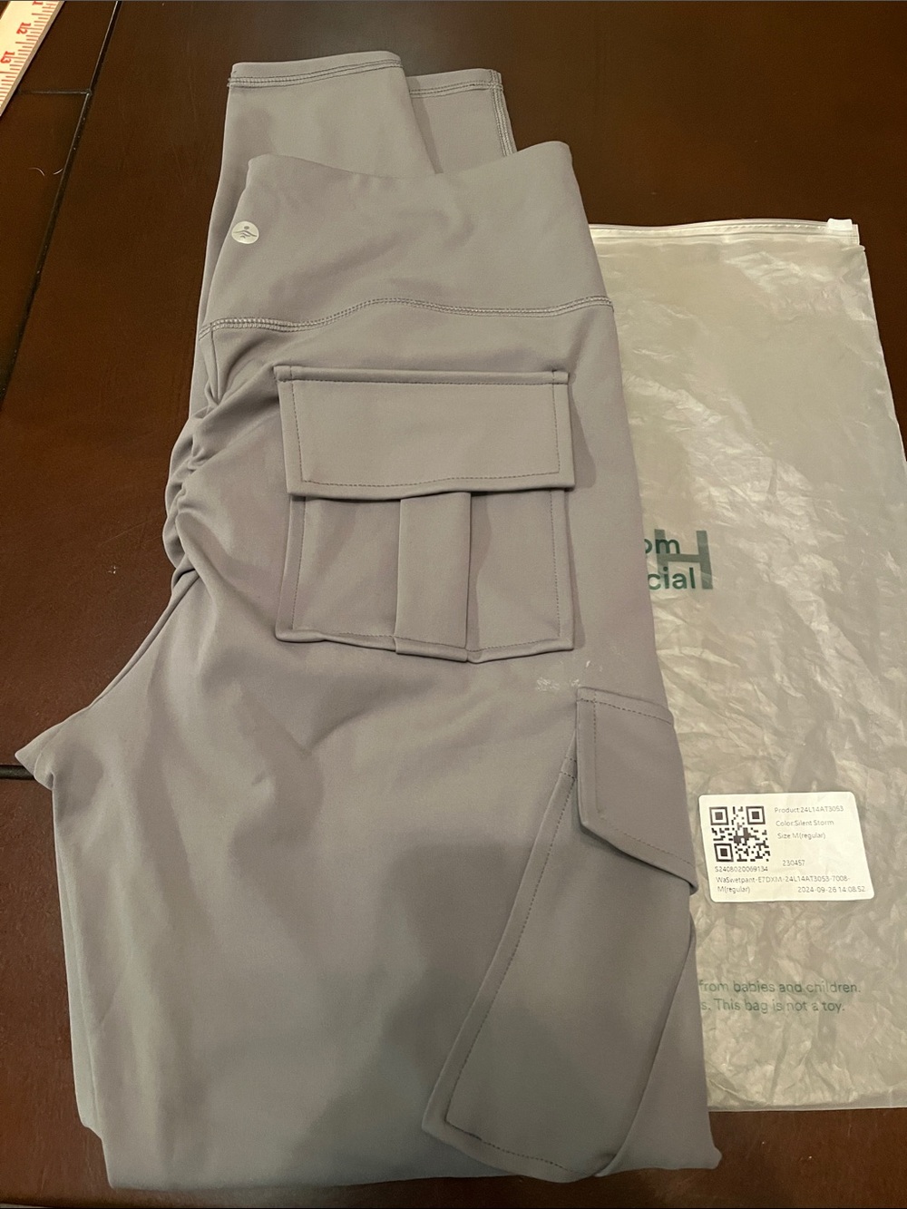 HALARA Light Gray High-Rise Cargo Leggings with Flap Pockets